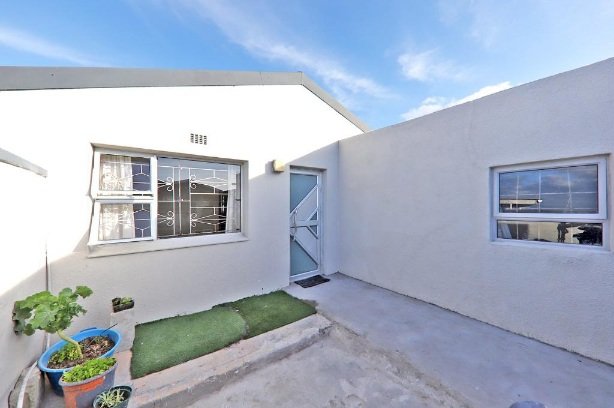 3 Bedroom Property for Sale in Strandfontein Village Western Cape